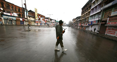 A paramilitary CRPF trooper stands guard at deserted Lal Chowk (Red Square) in Srinagar, Monday. Kashmir valley observed a complete shut down and marked the 60th Indian Republic Day as a black day. Farooq Javed/ Rising Kashmir