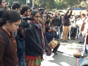 Sucheta Dey (AISA) and Kavita Krishnan (AIPWA) just before they spoke at the condolence meeting
