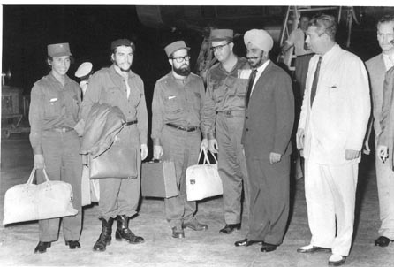 Che Guevara and his colleagues on the arrival at the Palam Airport on June 30, 1959. In turban is Mr. D.S. Khosla, Dy. Chief of Protocol, MEA who received the group at the Airport. On extreme left (next to Che) is his bodyguard who was personally trained by Che himself. Photo courtesy Photo Division, Government of India