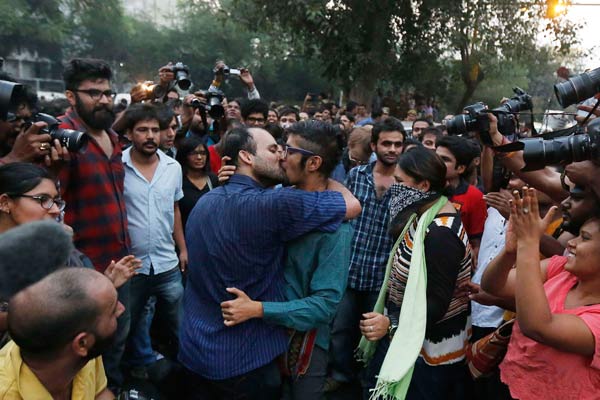 Kiss of love Delhi, image courtesy, DNA