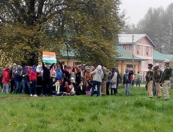 NIT Srinagar non-Kashmiri students demonstrate